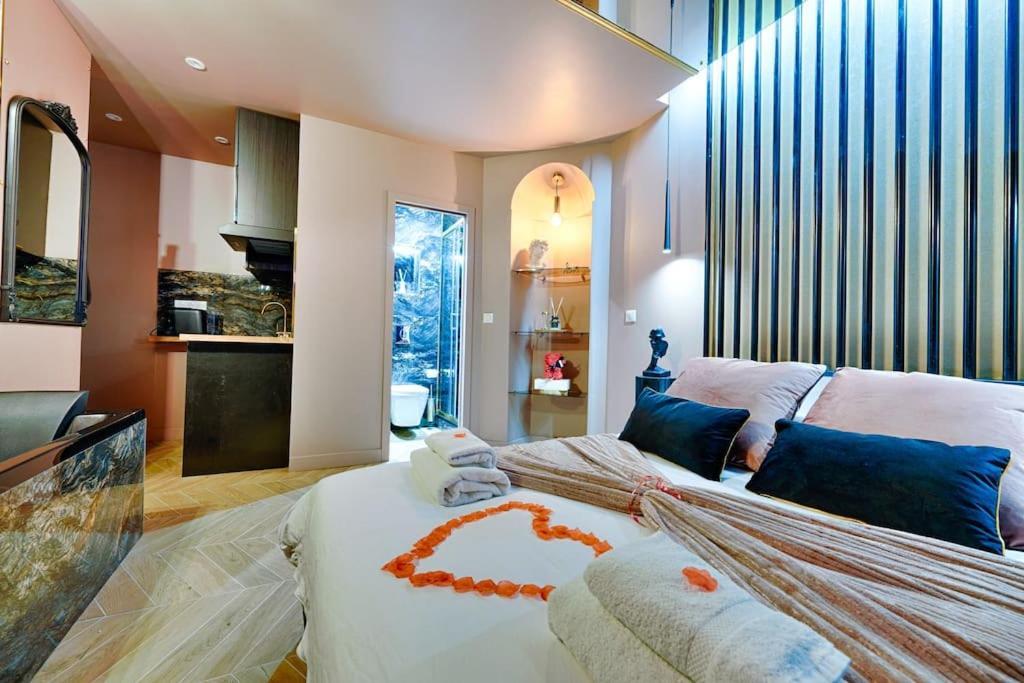 Welcome To Secret Love Yerres ภายนอก รูปภาพ